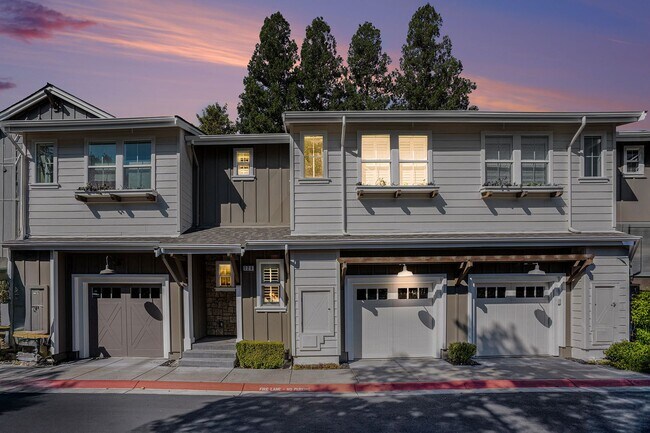 Building Photo - Beautiful Custom Townhouse In Desirable Wa...