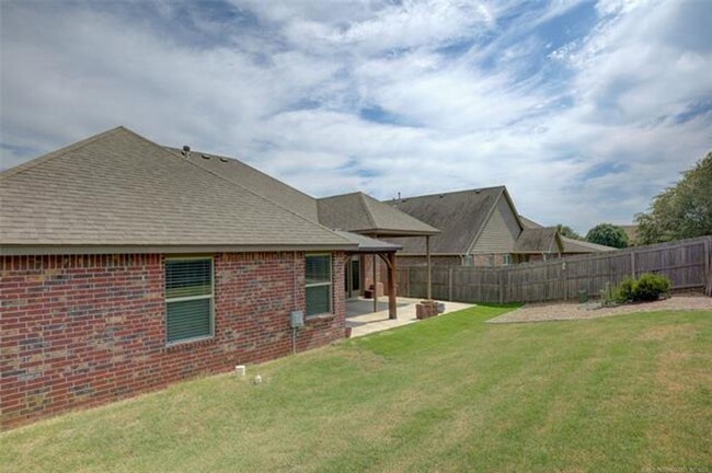 Building Photo - ****NEW on Market***4 bedroom-one story-Ne...