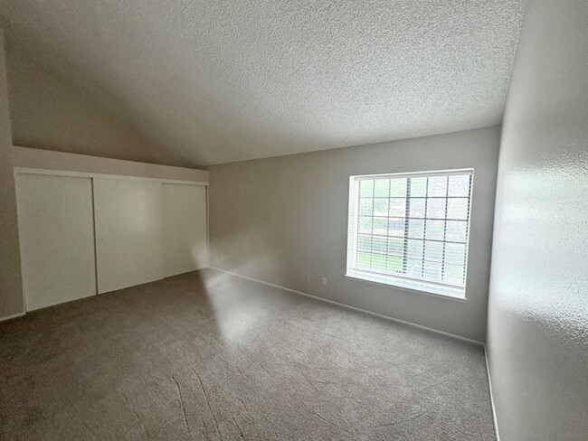 Building Photo - Beautiful Upland Townhome for Lease