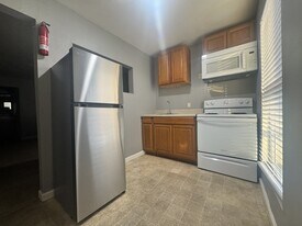 Building Photo - 106 N Carter St