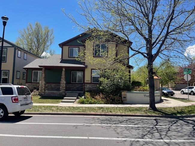 Building Photo - Beautiful move-in ready patio home in Fort...