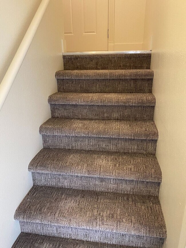 Building Photo - 3 BED // 2 BATH HOME WITH LARGE BACKYARD Fort Collins