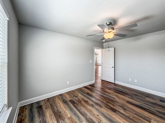 Building Photo - Beautiful and Nearly New 4BR 2BA Home w/ Stylish Finishes + Car Garage in Sherman