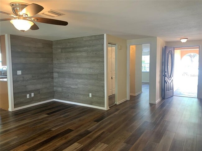 Building Photo - 12510 Queensland Ln