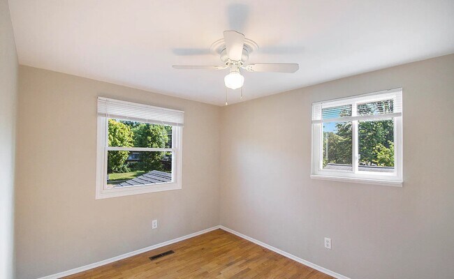 Building Photo - 793 Tarleton Ave