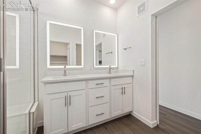 Building Photo - Top Floor Penthouse at Victory Ridge