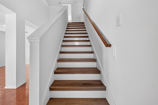 Building Photo - 8366 Golf Green Cir