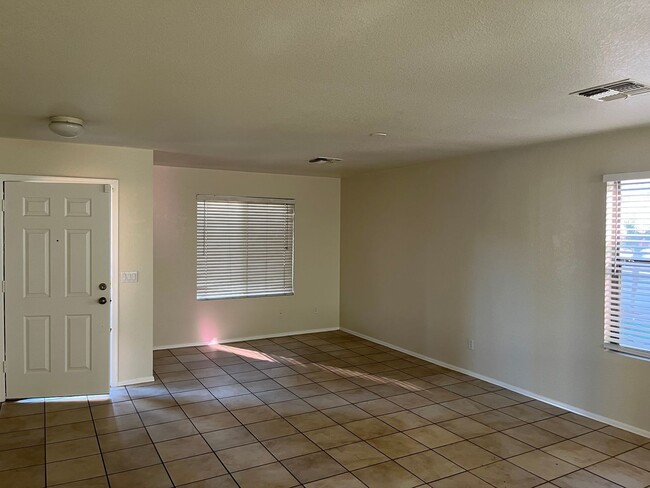 Building Photo - 9441 W Jamestown Rd