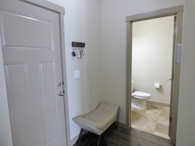 Building Photo - Great 4 Bd 3.5 Bath Townhome