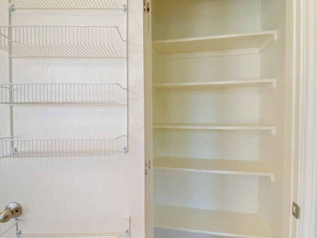 Building Photo - 12021 Pecangate Way