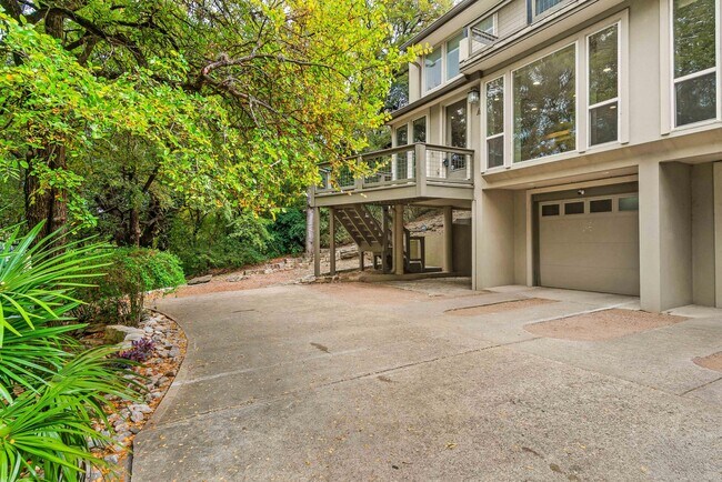 Building Photo - 701 Azie Morton Rd