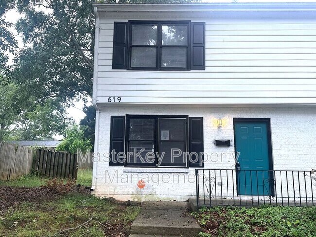 Primary Photo - 619 E Horne St