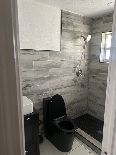 Bathroom in master bedroom - 154 NW 14th Way