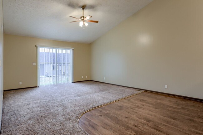 Building Photo - 2644-48 W Timberlake Dr