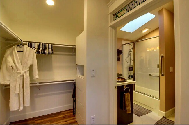 Building Photo - 6625 Amherst N St