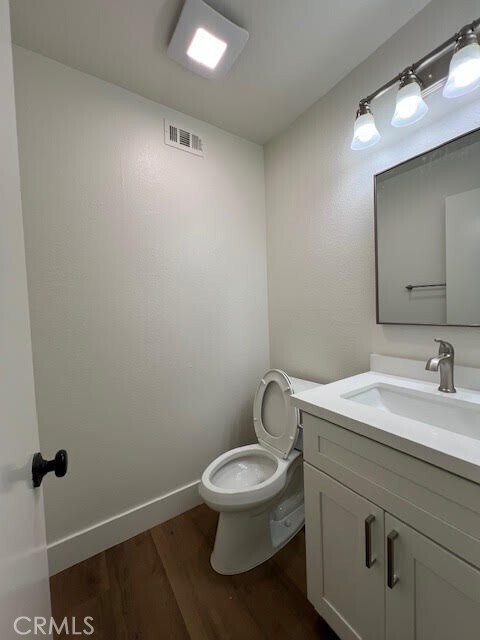 Building Photo - 520 Breezewood Ct