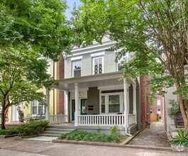 Building Photo - $2,890 / 2 br / 2 ba / 1,400 sqft