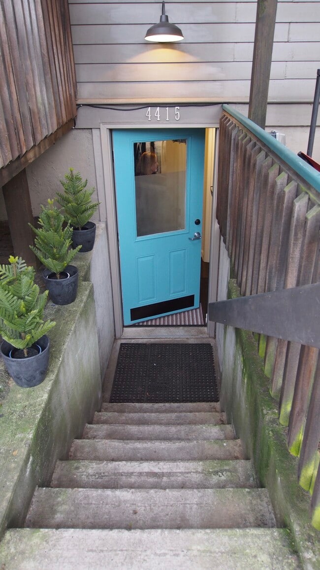 Building Photo - 4415 SE Hawthorne Blvd