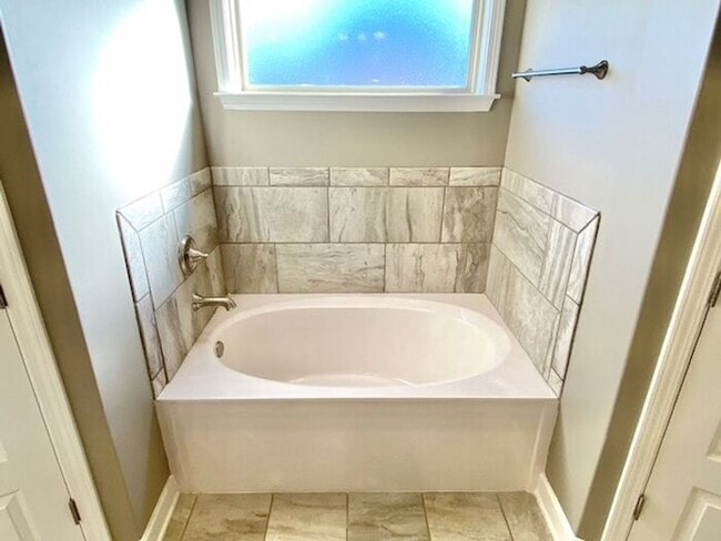 Building Photo - Now Leasing A 4 Bedroom 3 Bath Home In Oak...