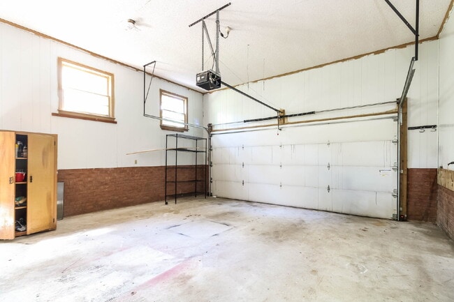 Building Photo - Charming 3-Bed, 2-Bath Home in Columbia’s Serene Highgate Neighborhood!