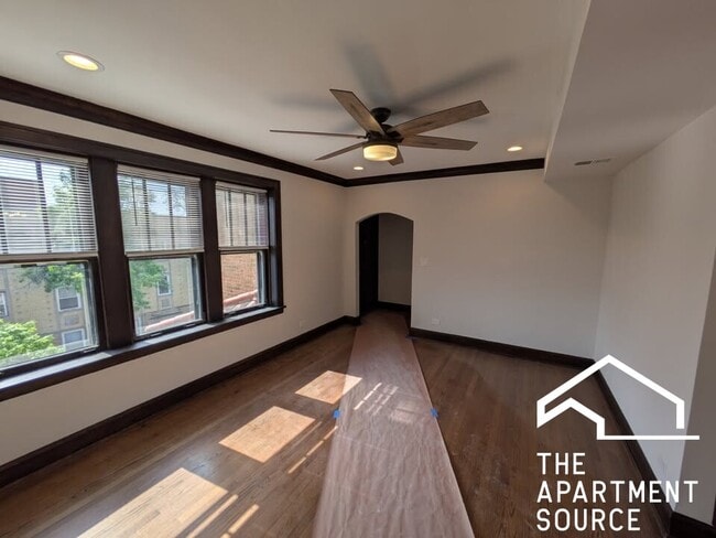 Building Photo - 6409 N Talman Ave