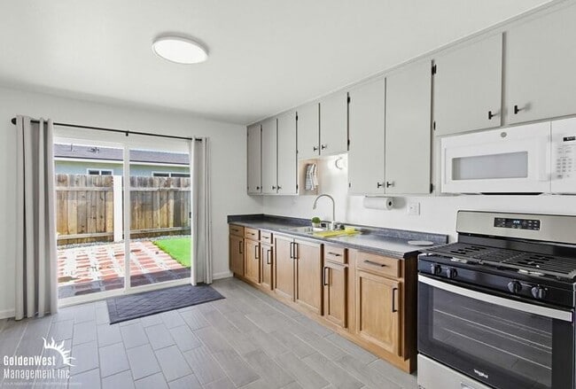 Building Photo - Beautiful 2Bdm 1Ba Home in Prime Imperial Beach Location!