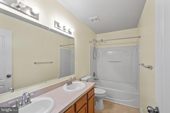 Building Photo - 4904 Olympia Pl