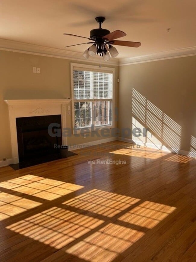 Building Photo - 607 Lexington Village