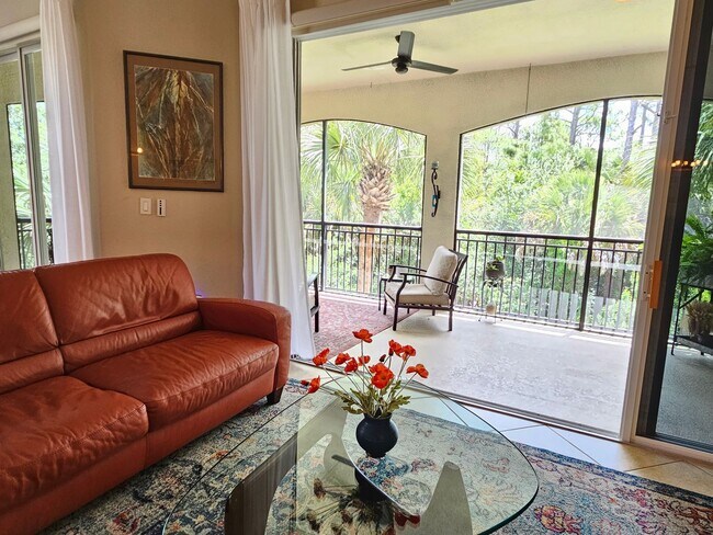 Building Photo - Annual Furnished or Unfurnished 3 Bedroom 2 Bathroom Second Floor Condo in Venetian Golf & River ...