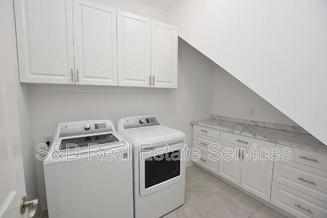 Building Photo - 3953 Aquilla Dr