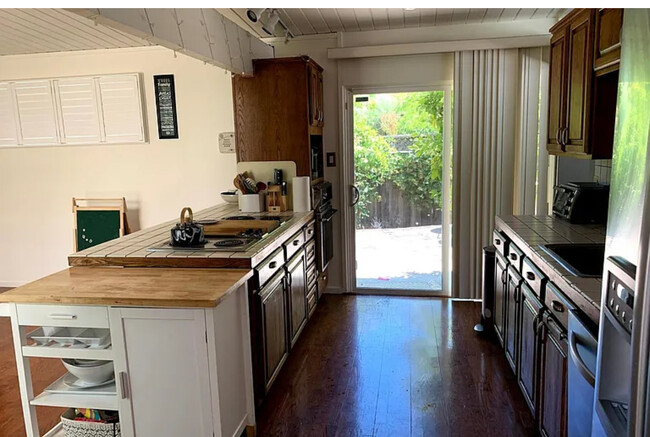 kitchen with door to side yard - 20 Arcangel Way