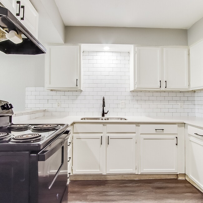 Building Photo - 406 Noble Ave