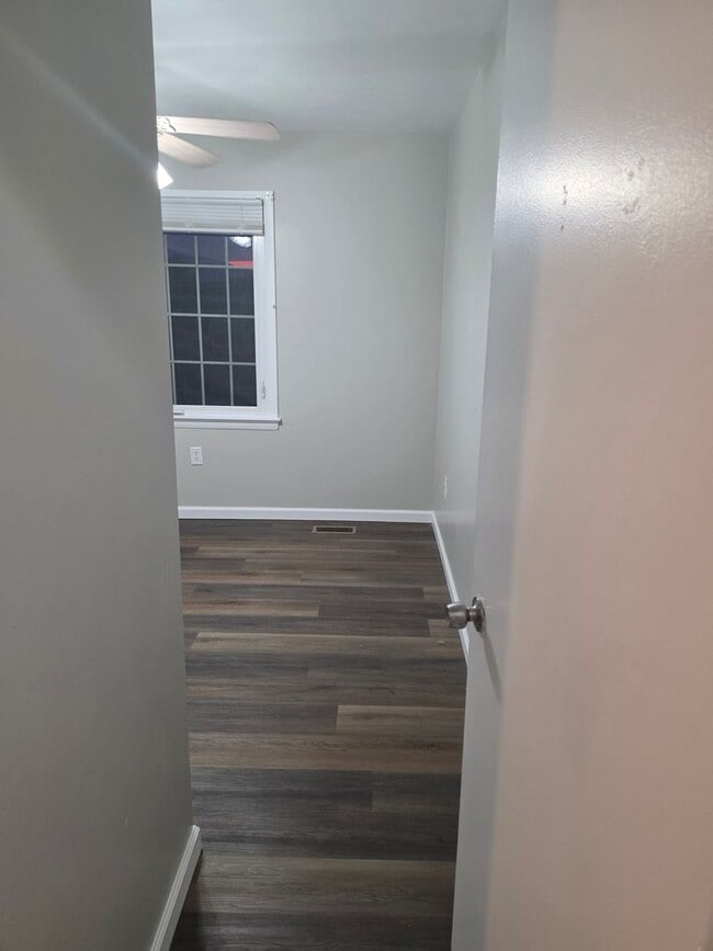 Building Photo - 3 bedroom 2.5 bath townhouse