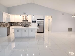 Building Photo - 14526 Paddock Dr