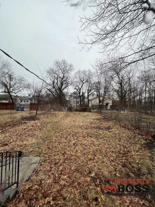 Building Photo - 353 S Hamilton St