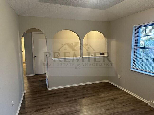 Building Photo - Spacious 3 bd/2 19716 E Millhaven St, Inde...