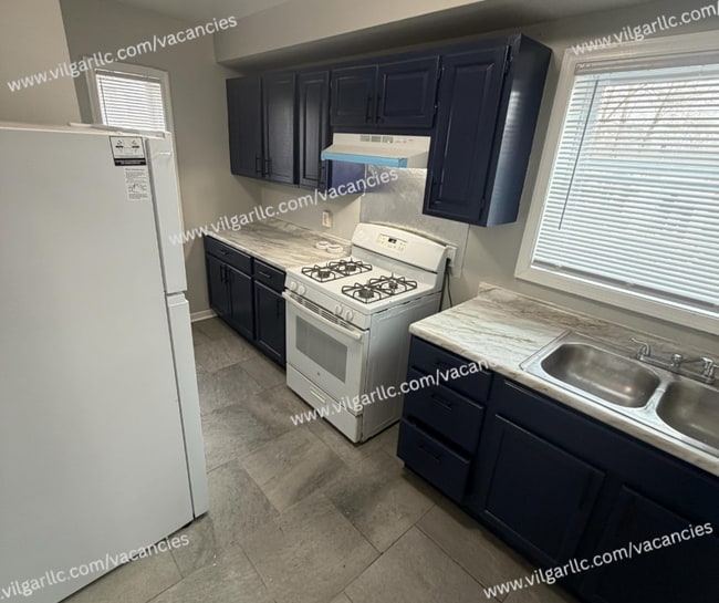 Building Photo - Spacious 2 Bedrooms • 1 Bathroom Home. Comfortable, well-maintained living with classic charm and...