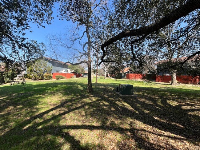 Building Photo - 2 Bedrooms in Great Dove Springs Location