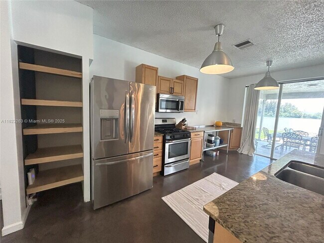 Building Photo - 5708 S Plum Bay Pkwy