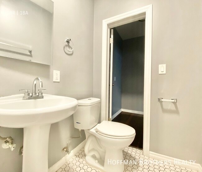 Building Photo - 854 S Oxford Ave