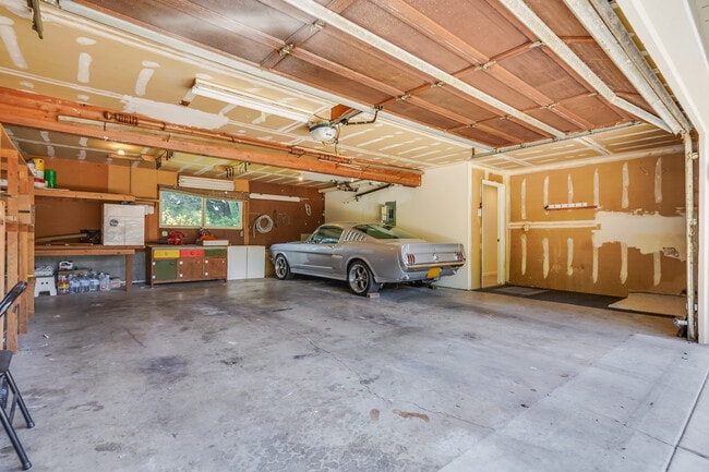 Building Photo - 1321 SE Eastwood Ct