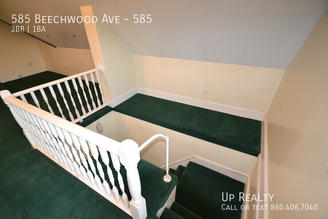 Building Photo - Spacious 2BR/1BA Apartment with Vaulted Ce...