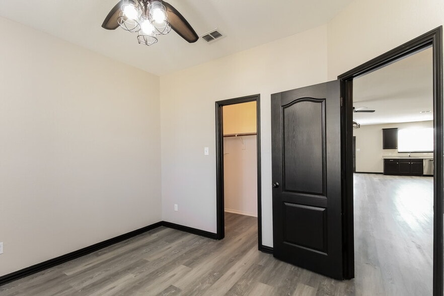 Building Photo - 9136 Benevolent Ct