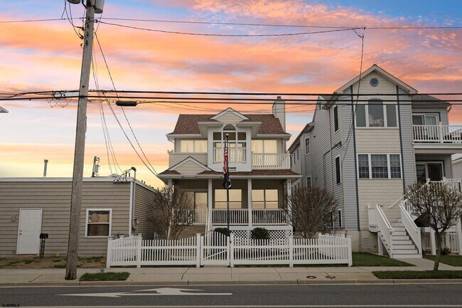 Building Photo - 911 Bay Ave