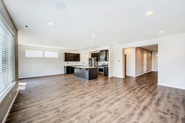 Building Photo - Marysville 4 bed/2.5 bath with large bonus...