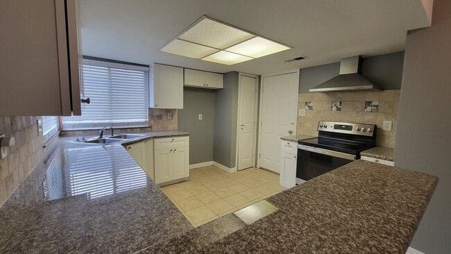 Building Photo - 12714 Corning Dr