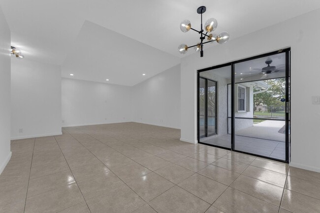 Building Photo - 10084 Camelback Ln