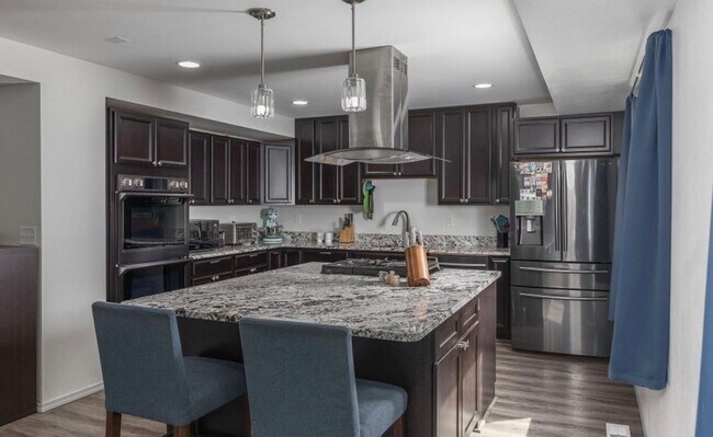 Building Photo - Single family home on 5 acres with a fenced back yard and Huge 3 car garage!  Gourmet Chefs Kitch...