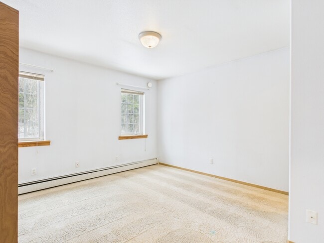 Building Photo - 955 Pickering Dr