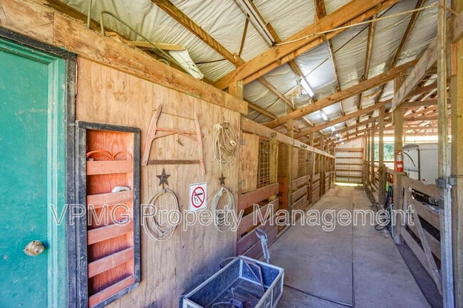 Building Photo - 23517 NE 68th St